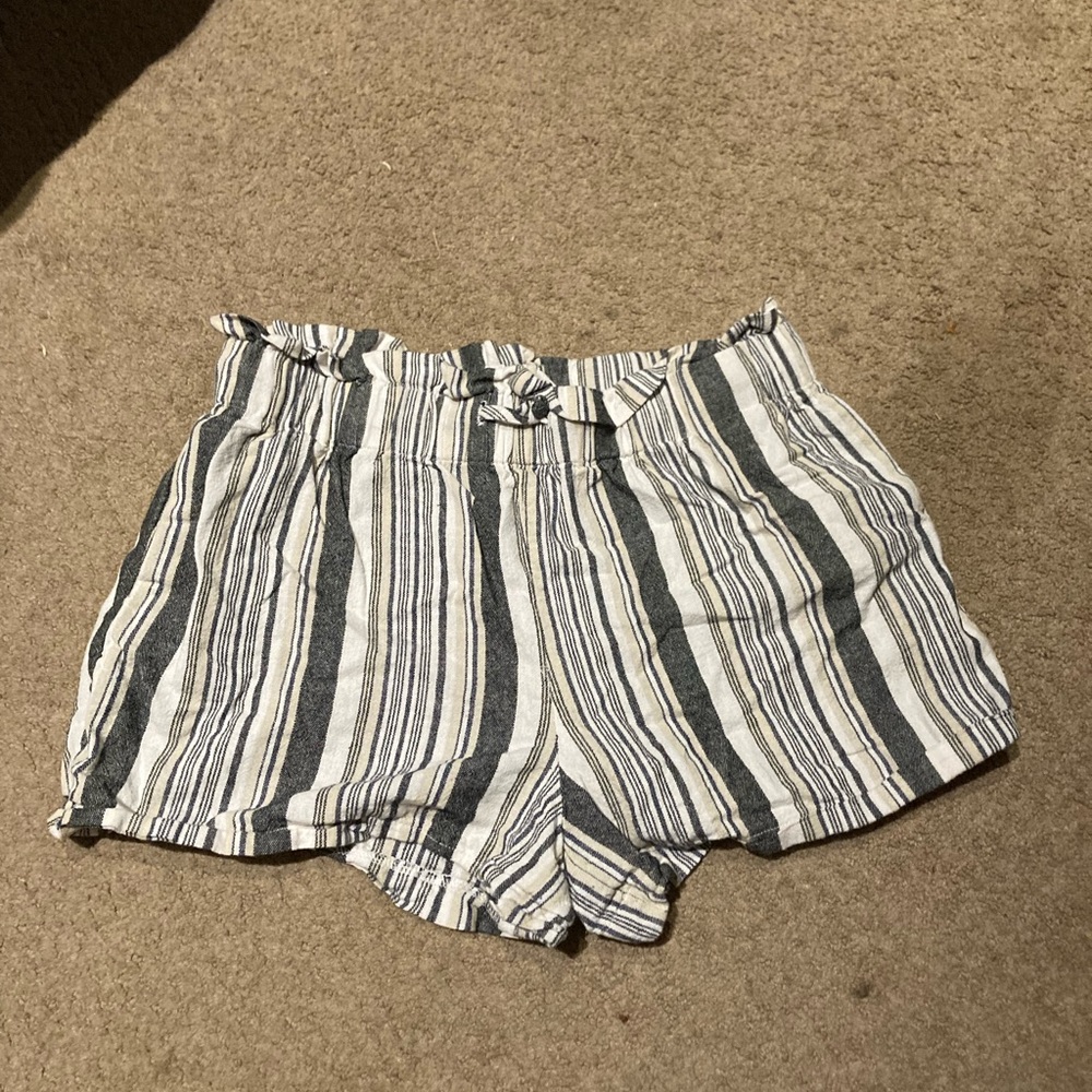 Have, large, gray/white/tan shorts